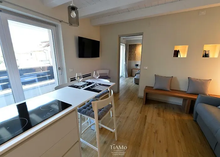 Tiamo Modern Design ゲストハウス 4*
